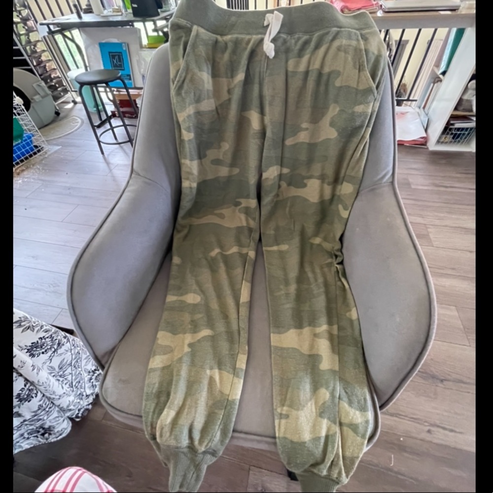 SO brand Kohls joggers. Size M.